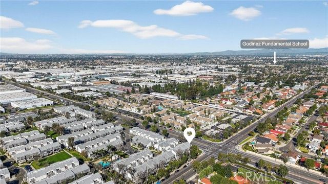 2600 W Segerstrom Avenue D, Santa Ana, CA 92704