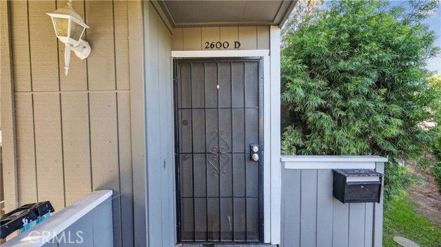 2600 W Segerstrom Avenue D, Santa Ana, CA 92704