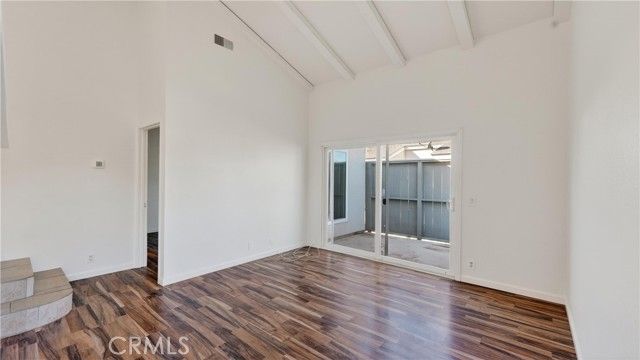 2600 W Segerstrom Avenue D, Santa Ana, CA 92704