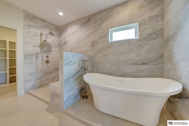 3600 Tree Line Drive, Lincoln, NE 68516