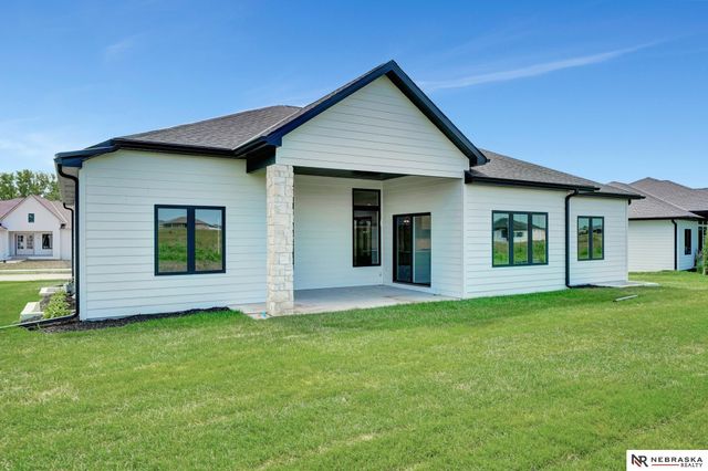 3600 Tree Line Drive, Lincoln, NE 68516