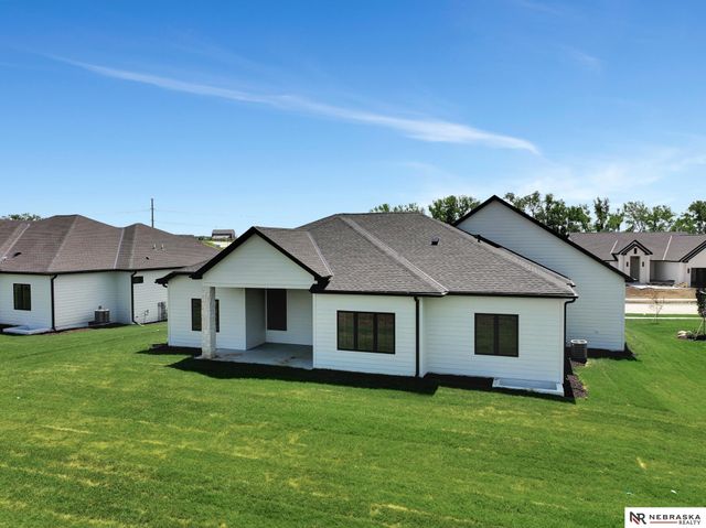 3600 Tree Line Drive, Lincoln, NE 68516