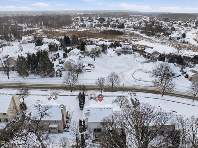 1013 Peppergrove Drive, Brighton, MI 48116