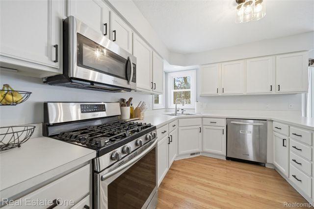 1013 Peppergrove Drive, Brighton, MI 48116