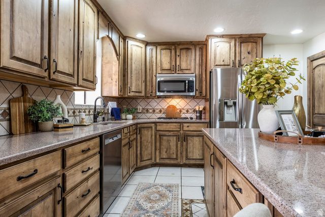 865 E CANYON RD, Spanish Fork, UT 84660