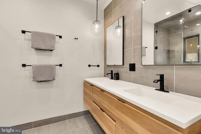 4335 BLAGDEN AVE NW, Washington, DC 20011