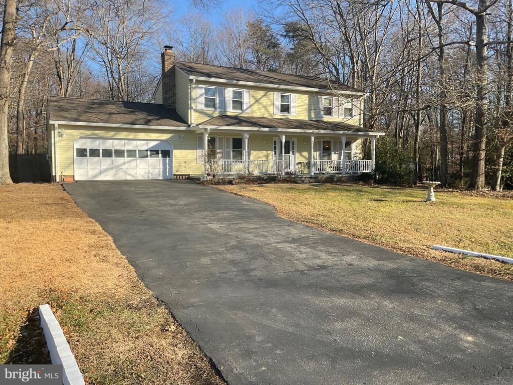 Image 2 of property listing at 8555 RIDGE CT, Waldorf, MD 20603