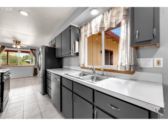 455 Nw 15TH Ave, Camas, WA 98607