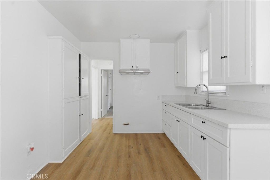 Image 3 of property listing at 1600 Hurrle, Bakersfield, CA 93308