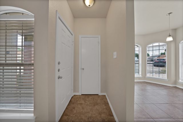 432 Lake Highland Drive, Lake Dallas, TX 75065