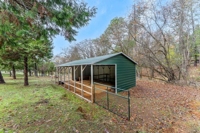 792 Summit Loop, Grants Pass, OR 97527