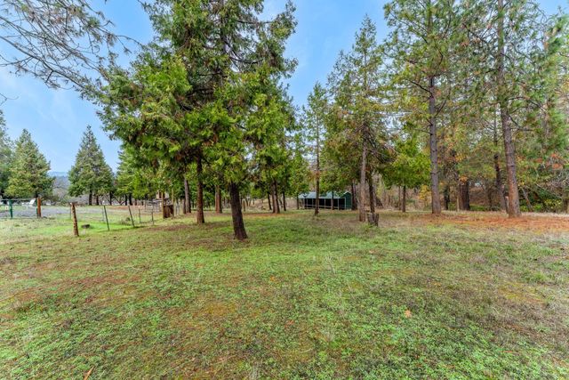 792 Summit Loop, Grants Pass, OR 97527