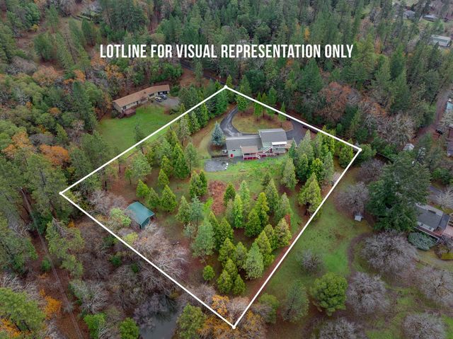 792 Summit Loop, Grants Pass, OR 97527