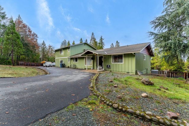 792 Summit Loop, Grants Pass, OR 97527