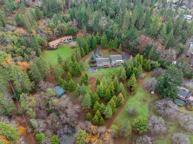 792 Summit Loop, Grants Pass, OR 97527