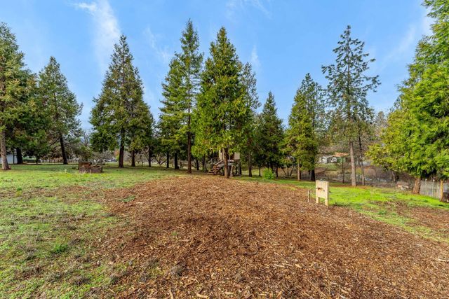 792 Summit Loop, Grants Pass, OR 97527