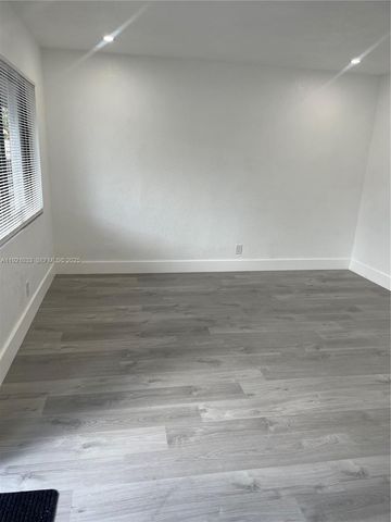 880 NW 8th Ave 1, Pompano Beach, FL 33060