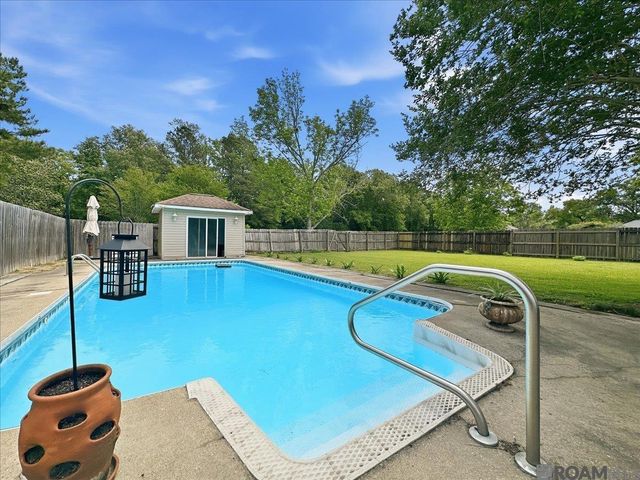 12016 Willowmore Dr, Baker, LA 70714