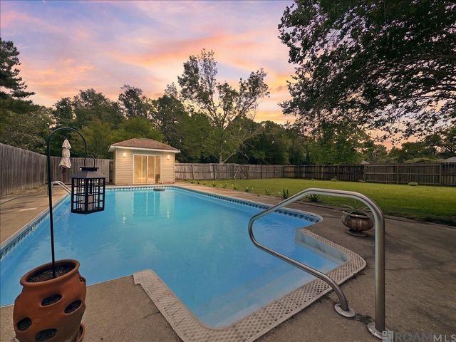 12016 Willowmore Dr, Baker, LA 70714