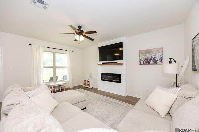 11149 Cambre Oaks Dr, Gonzales, LA 70737