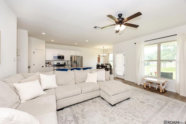 11149 Cambre Oaks Dr, Gonzales, LA 70737