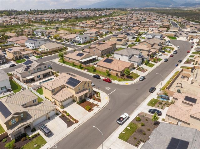 2414 Crater Avenue, Rialto, CA 92377