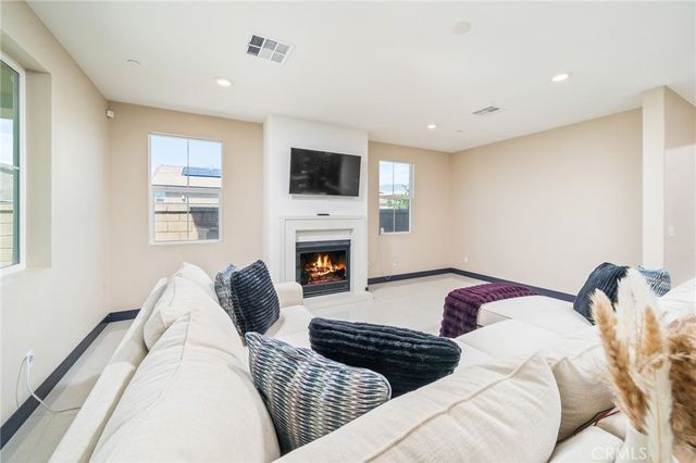 2414 Crater Avenue, Rialto, CA 92377