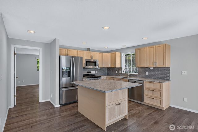 1524 Country Club Drive, Camano Island, WA 98282
