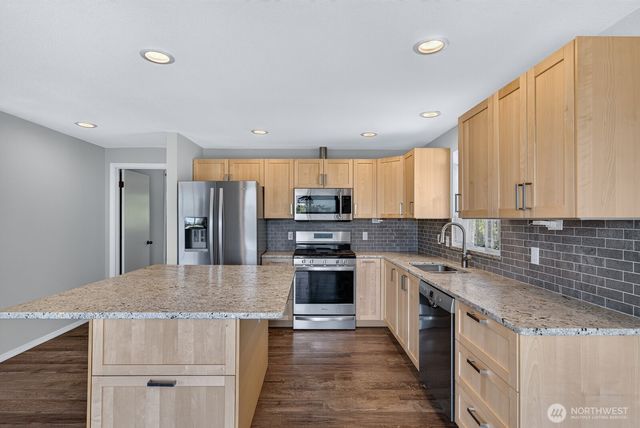1524 Country Club Drive, Camano Island, WA 98282