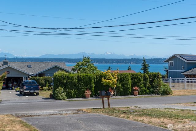 1524 Country Club Drive, Camano Island, WA 98282
