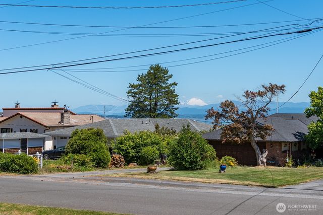 1524 Country Club Drive, Camano Island, WA 98282