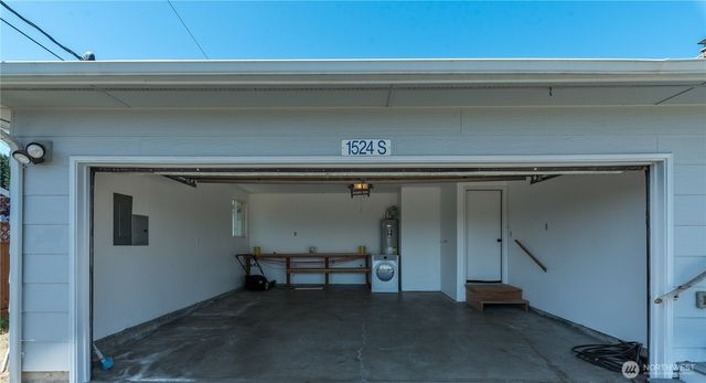 1524 Country Club Drive, Camano Island, WA 98282