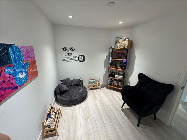 4943 SW 33rd Way, Hollywood, FL 33312