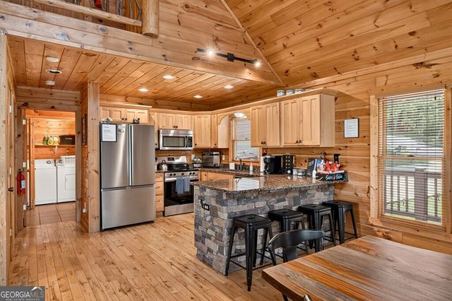 573 Weaver Creek Way, Blue Ridge, GA 30513