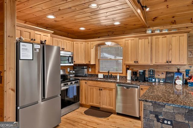 573 Weaver Creek Way, Blue Ridge, GA 30513