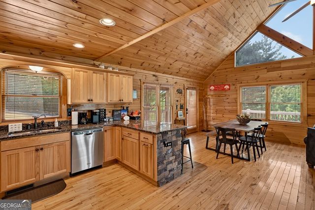 573 Weaver Creek Way, Blue Ridge, GA 30513