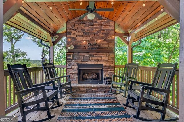 573 Weaver Creek Way, Blue Ridge, GA 30513
