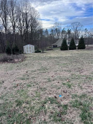 3523 Old Mountain Road, Trinity, NC 27370