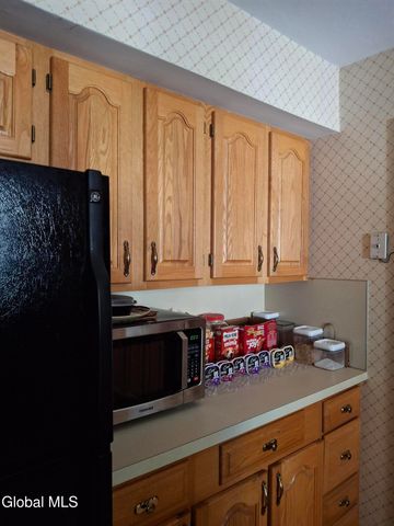 24 Juracka Parkway, Rotterdam, NY 12306