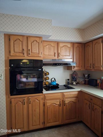 24 Juracka Parkway, Rotterdam, NY 12306