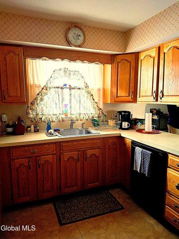 24 Juracka Parkway, Rotterdam, NY 12306