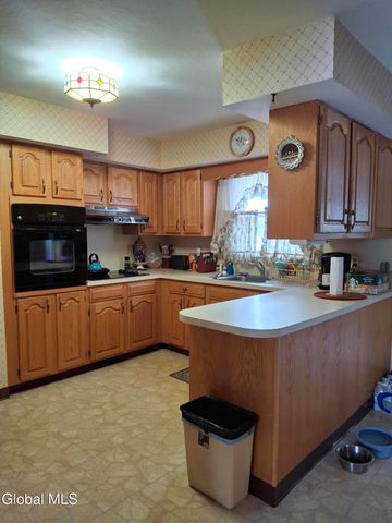 24 Juracka Parkway, Rotterdam, NY 12306