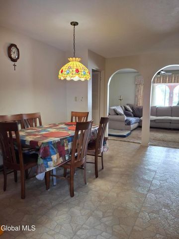 24 Juracka Parkway, Rotterdam, NY 12306