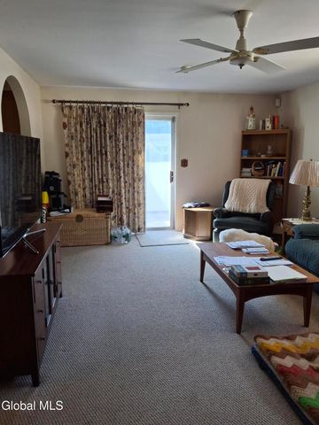 24 Juracka Parkway, Rotterdam, NY 12306