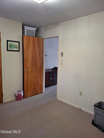 24 Juracka Parkway, Rotterdam, NY 12306