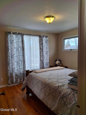 24 Juracka Parkway, Rotterdam, NY 12306