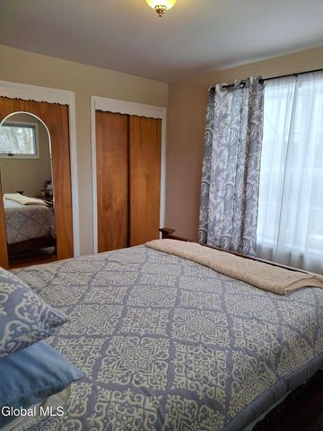 24 Juracka Parkway, Rotterdam, NY 12306