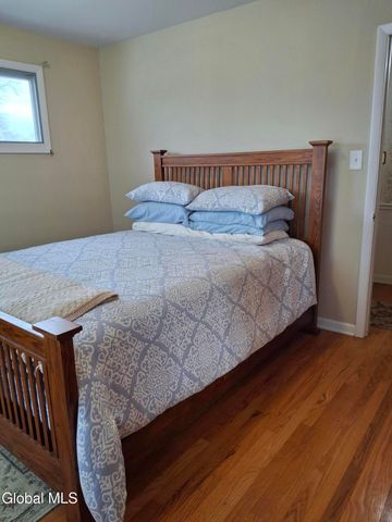 24 Juracka Parkway, Rotterdam, NY 12306