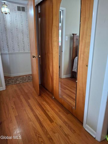 24 Juracka Parkway, Rotterdam, NY 12306