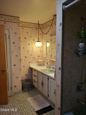 24 Juracka Parkway, Rotterdam, NY 12306